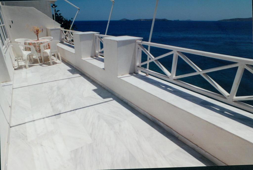 Sea Colours Rooms & Apartments 에르무폴리 객실 사진
