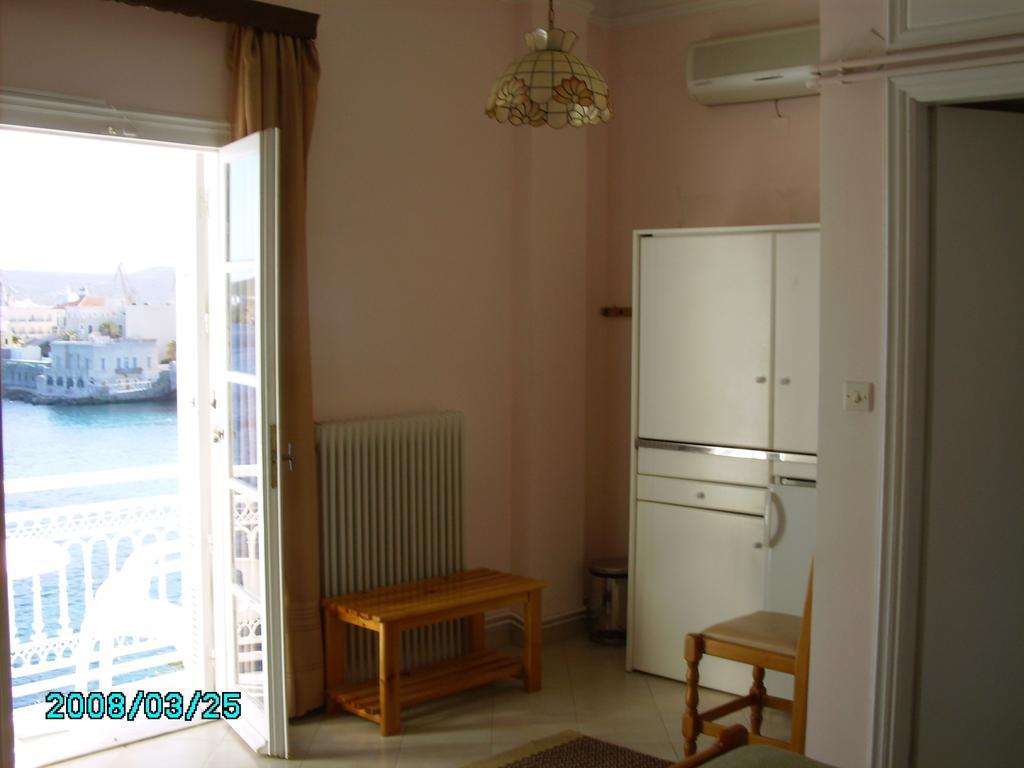 Sea Colours Rooms & Apartments 에르무폴리 객실 사진