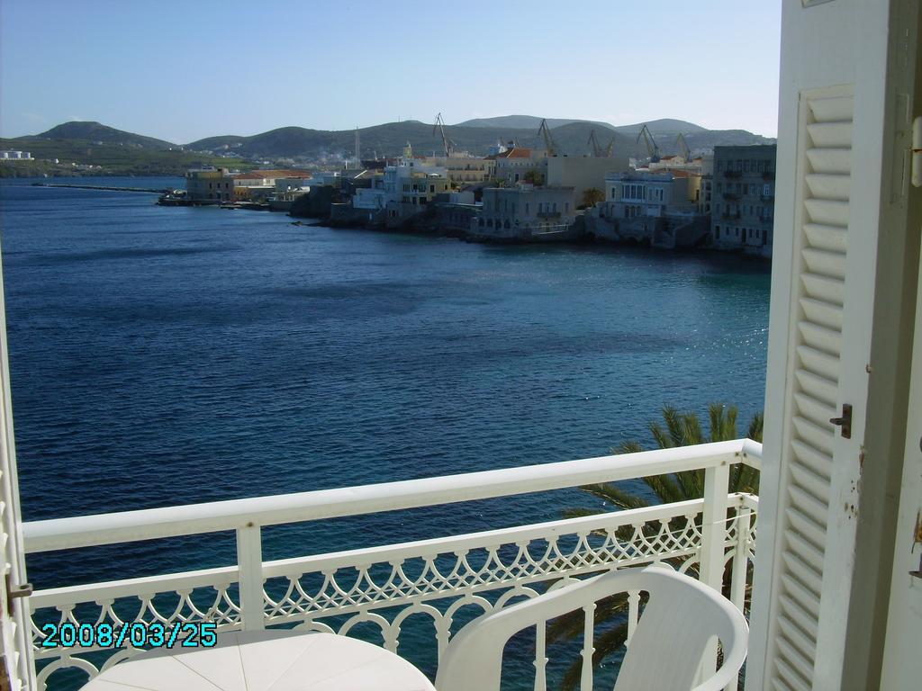 Sea Colours Rooms & Apartments 에르무폴리 객실 사진