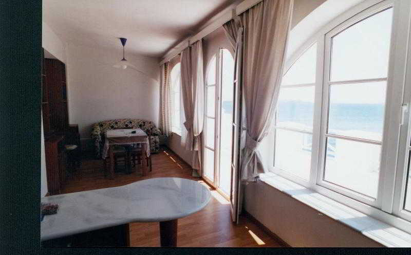 Sea Colours Rooms & Apartments 에르무폴리 외부 사진